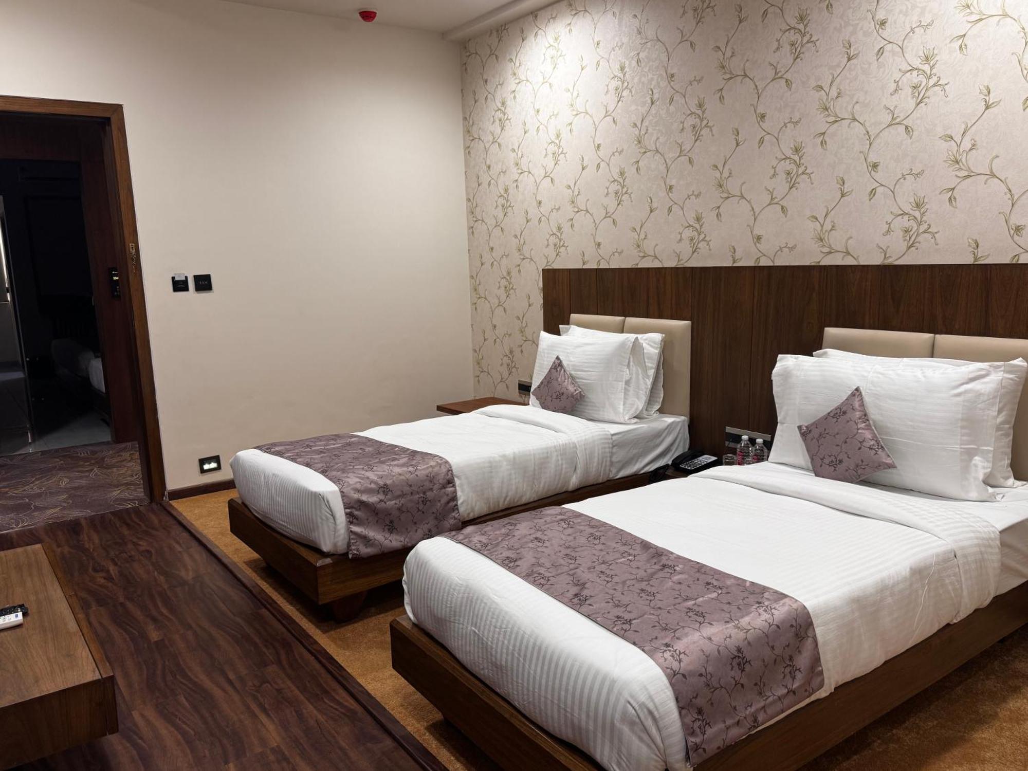 Pam Premium Hotel วาโดดารา ภายนอก รูปภาพ