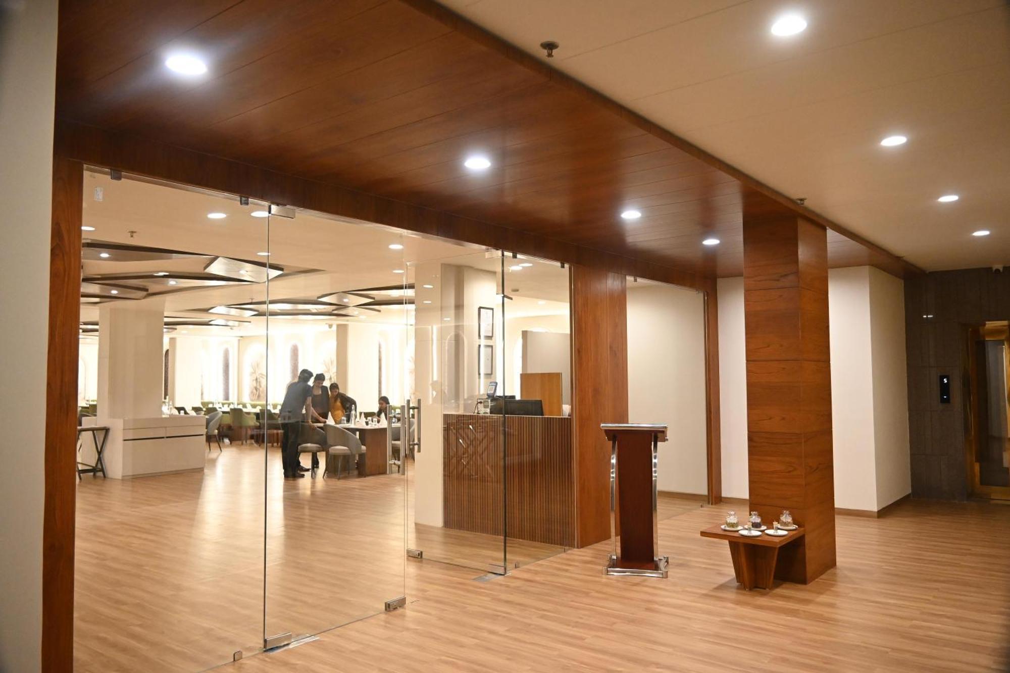 Pam Premium Hotel วาโดดารา ภายนอก รูปภาพ